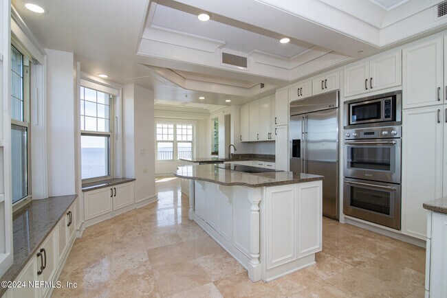 Foto del edificio - 2358 Riverside Ave Rd