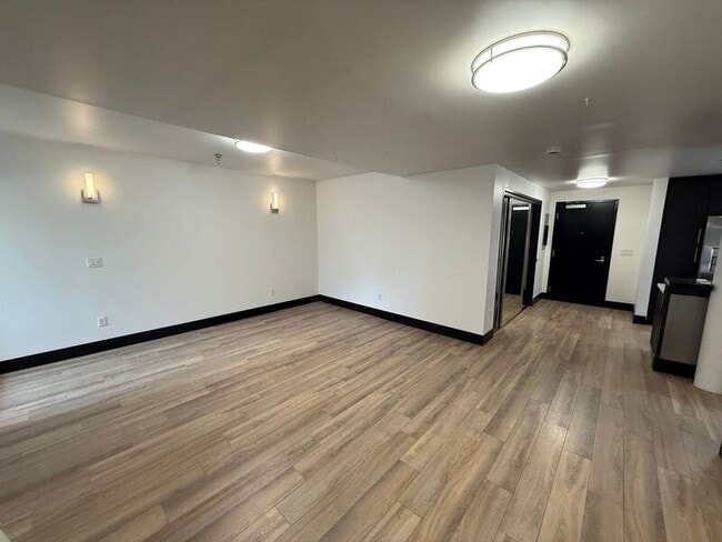 Building Photo - 160 Liberty St NE