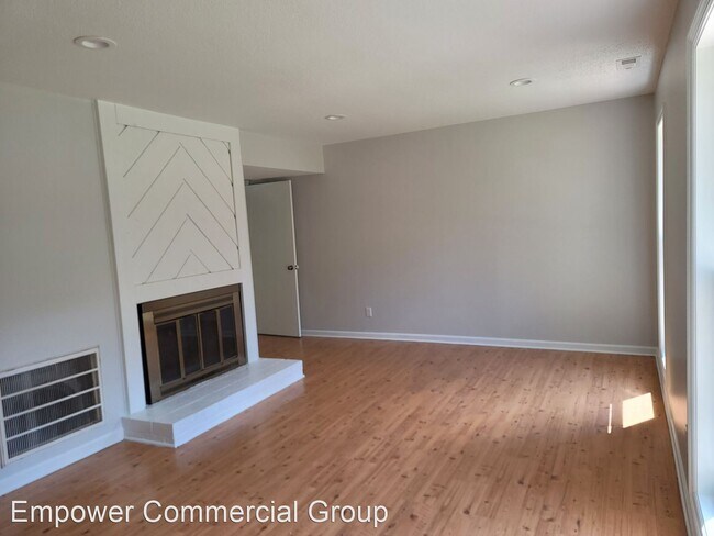Building Photo - 3 br, 3 bath House - 1210 Fernridge Drive