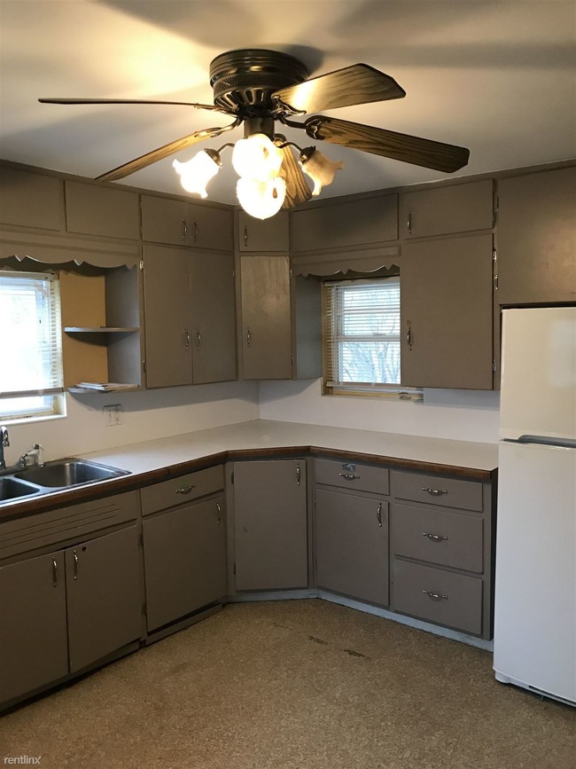 Building Photo - 5 br, 2.5 bath House - 40705 W 13 Mile Rd