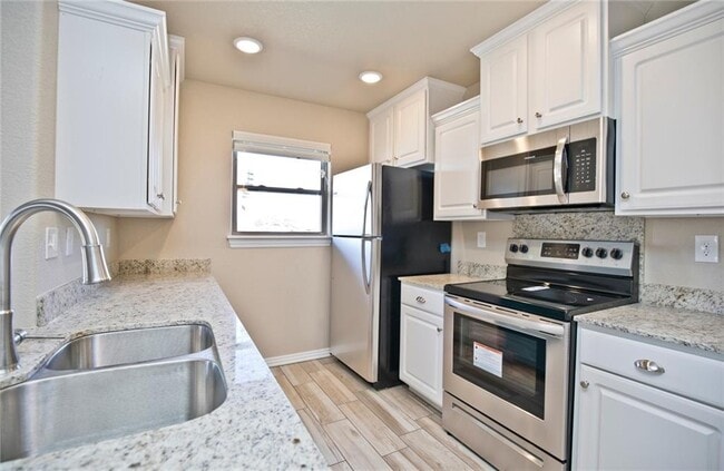 Building Photo - 907 Seba Rd