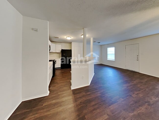 Building Photo - 21530 Daylily Hills Dr