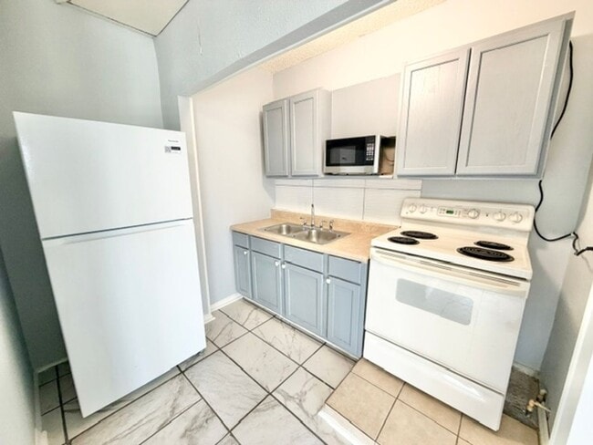 Building Photo - Deltona - 1 Bedroom, 1 Bathroom – $1,100.00