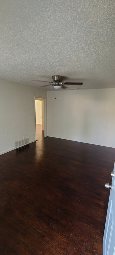 Primary Photo - 1624 Summit St