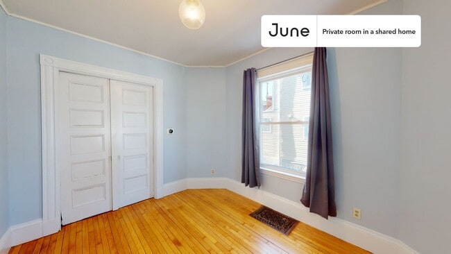 Building Photo - Private bedroom in 6 bed/1.5 bath Home