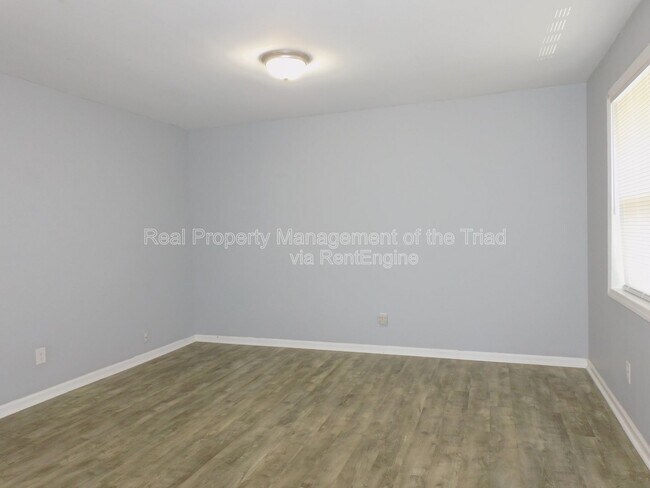 Foto del edificio - 2406 Markwood Ln SE