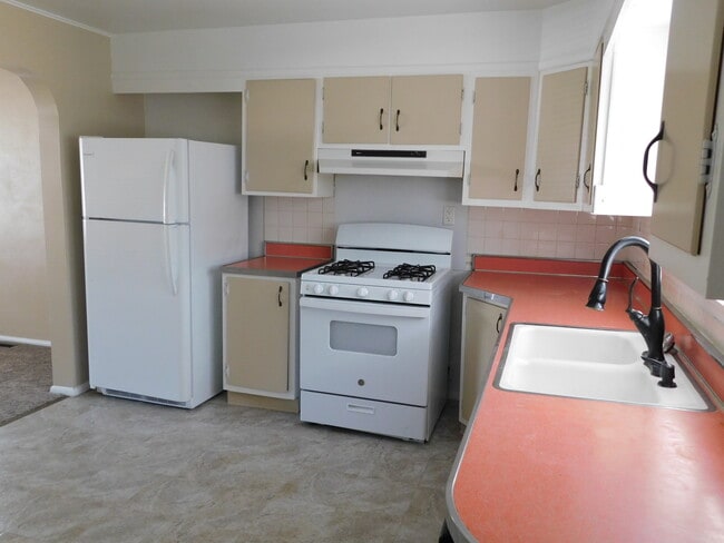 Building Photo - 429 N Trunck Ave