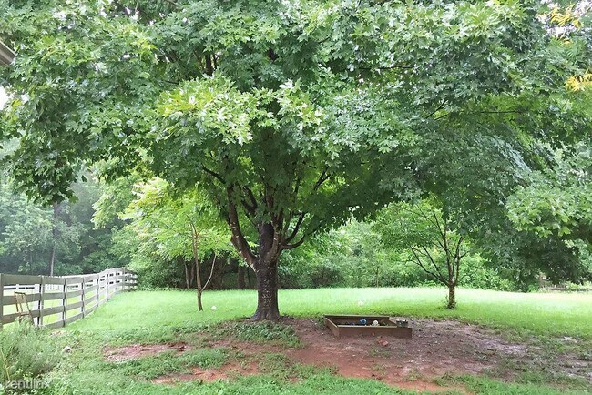 Foto del edificio - 2 br, 2 bath House - 1018 Highlands Drive