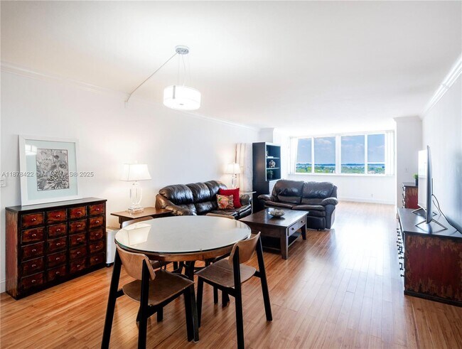 Building Photo - 5005 Collins Ave