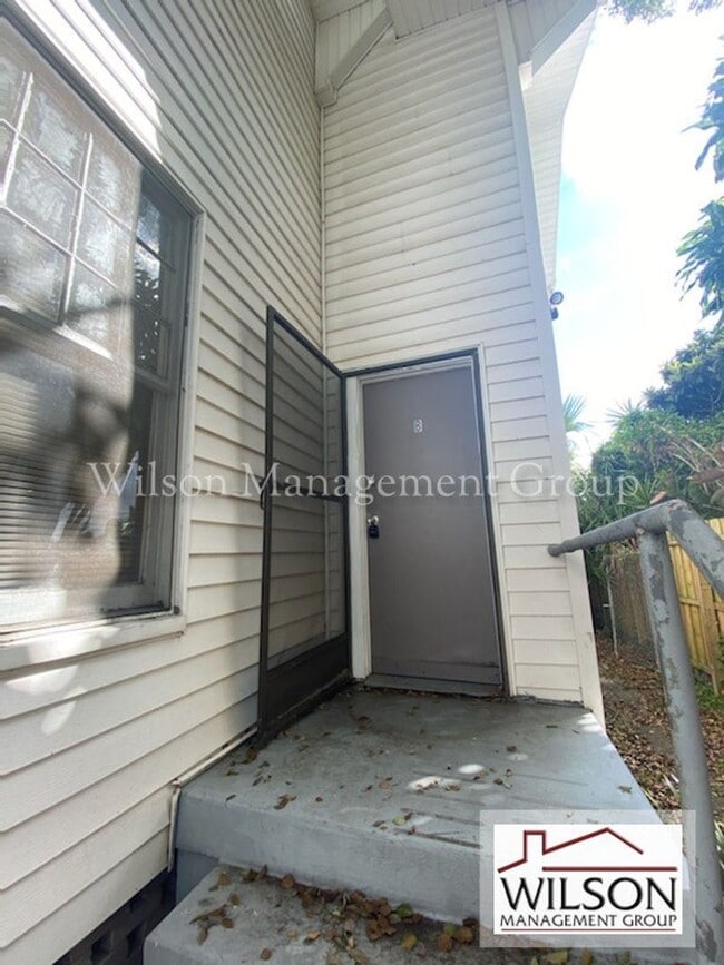 Building Photo - 1 br, 1 bath House - 126-B Concord Street E