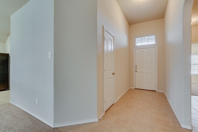 Building Photo - Handsome 4-2-2 near Boswell High School!