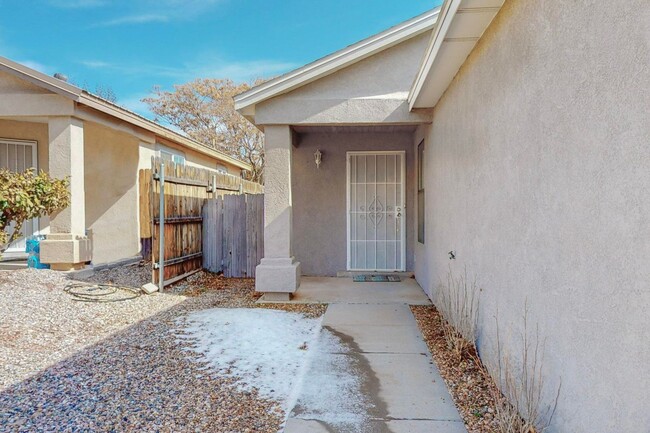 Building Photo - STUNNING Two Bedroom 2 Bath With office an...