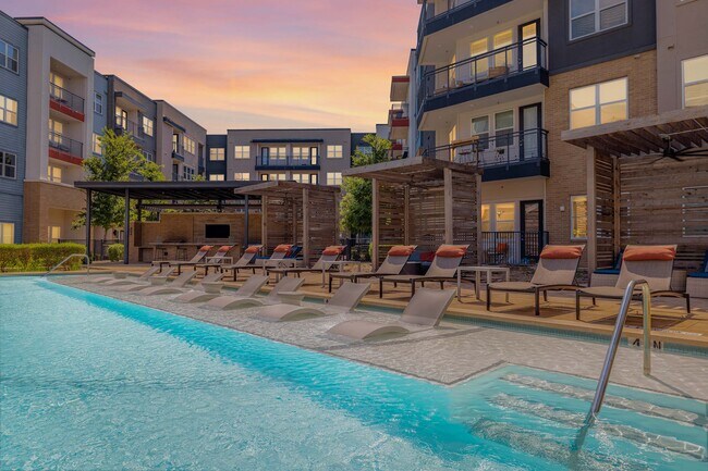 Building Photo - Chic Retreat: Stylish 3 Bedroom Apartments...