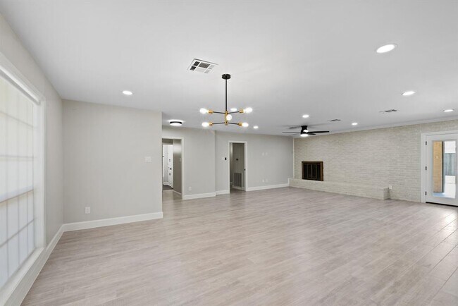Building Photo - 5911 Rutherglenn Dr