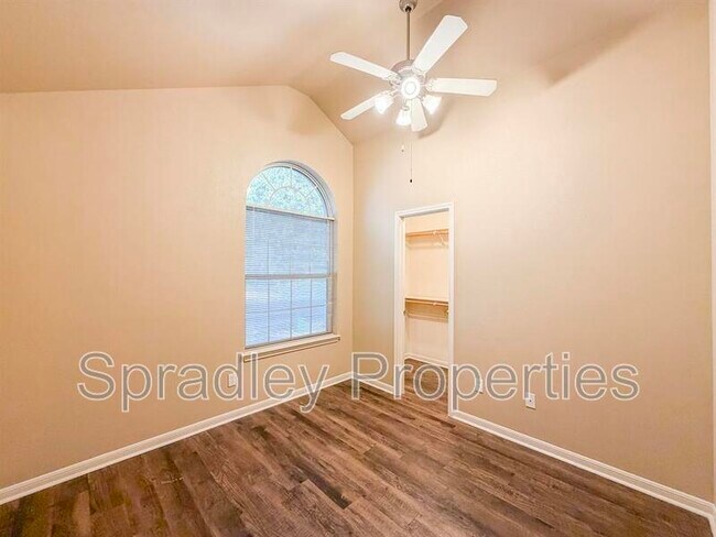 Foto del edificio - 8407 Skyview Rd