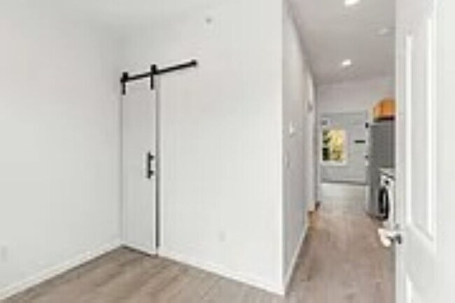 Foto del edificio - 50R Maplewood Ave