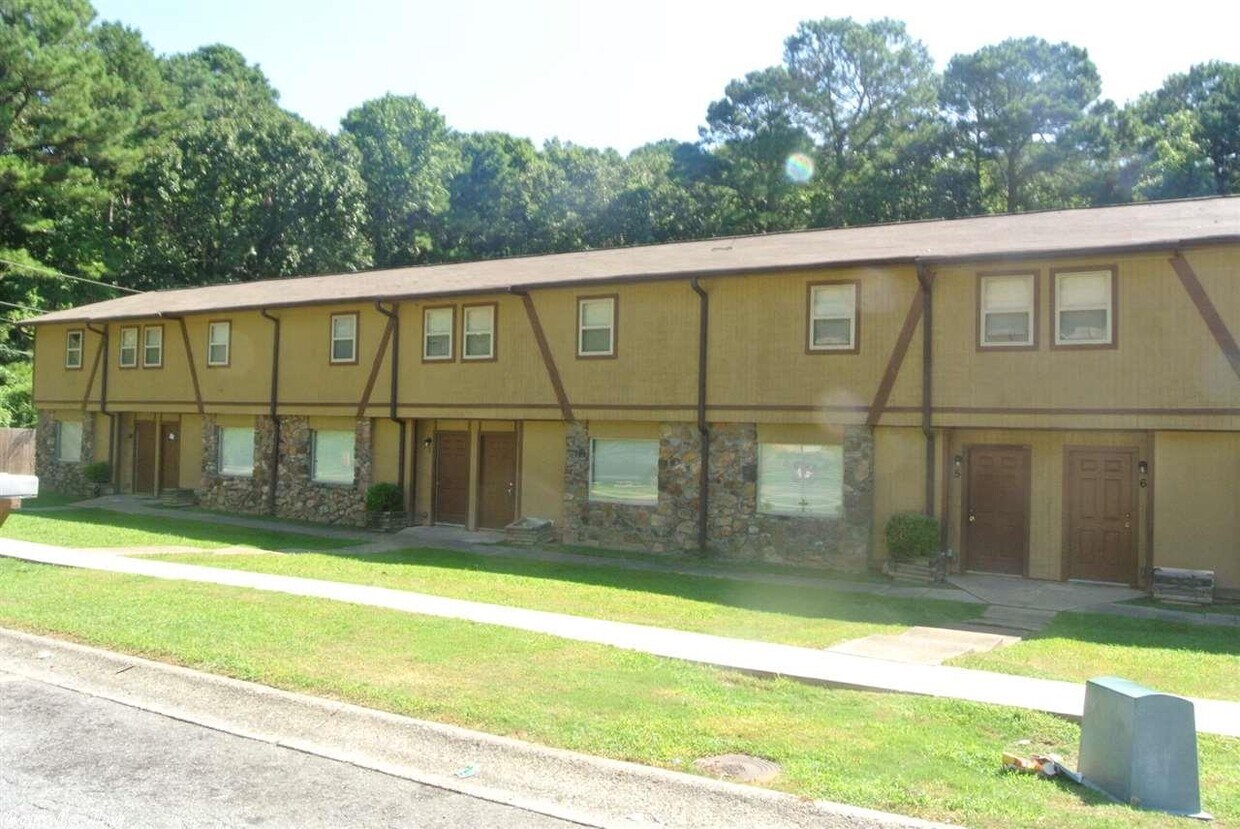 Primary Photo - 1801 Labette Manor Dr