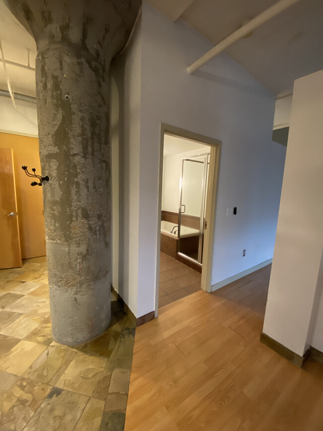 Entryway - 1611 Locust St