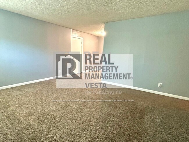 Foto del edificio - 2403 Groveland Cir N