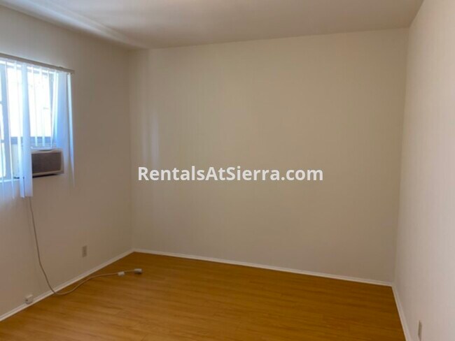 Foto del edificio - 2337 Montrose Ave