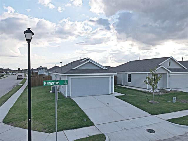 Foto principal - 5701 Manarchos Ln