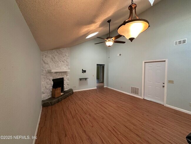 Foto del edificio - 1855 Alberta Ct N