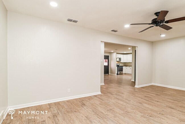 Building Photo - 3405 Half Moon Dr