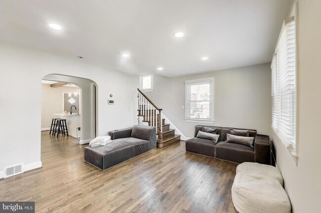 Foto del edificio - 4609 Hillside Rd SE
