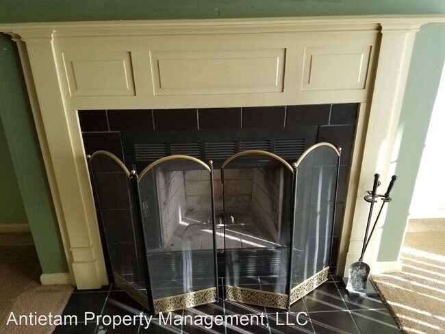 Foto del edificio - 2 br, 2.5 bath House - 1665 Langley Drive