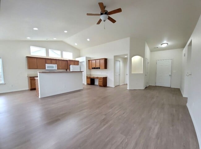 Building Photo - Spacious, Remodeled Rambler off of Keene R...