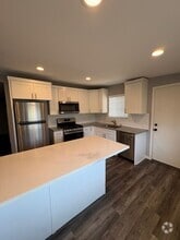 Building Photo - 4477 Hilltop Dr