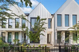 Building Photo - 104 Pearl St