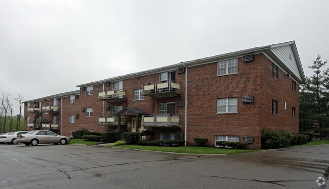 Building Photo - Oaks Apartments