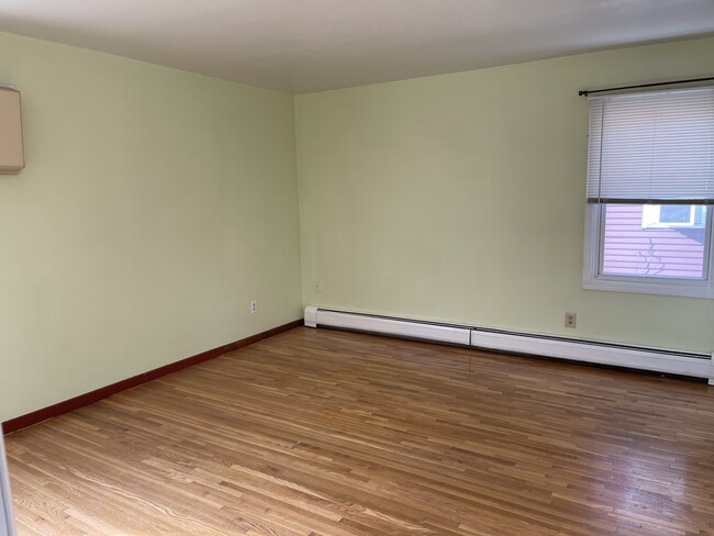 Bedroom 3 - 14 Village Plz
