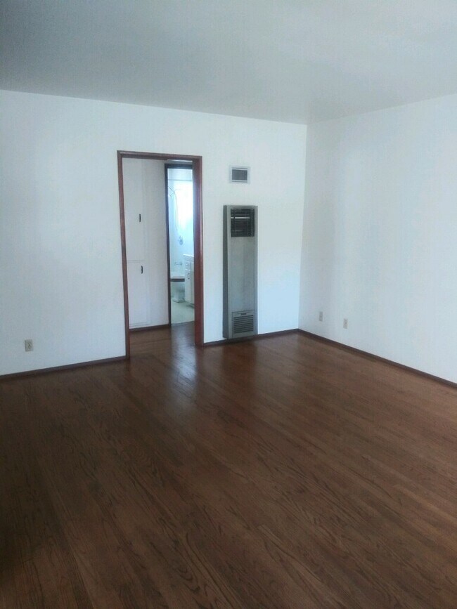 Living room - 2126 Orange Grove Ave