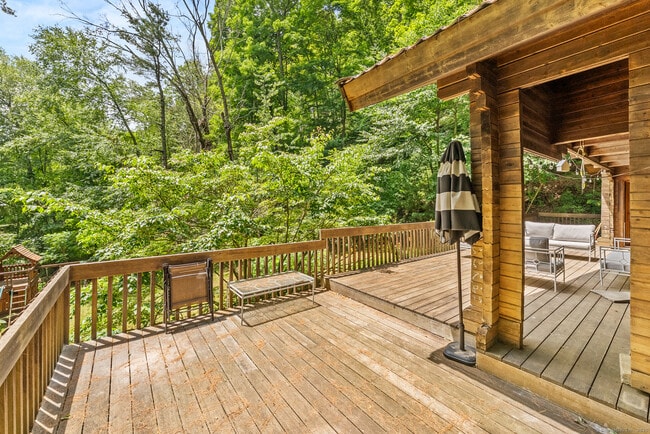 Building Photo - 281 Nettleton Hollow Rd