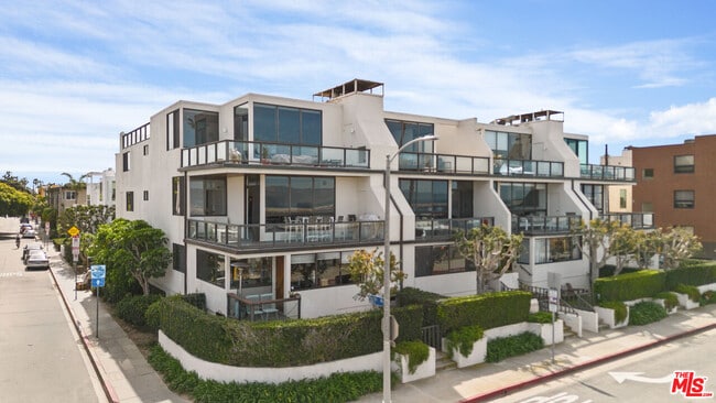 Building Photo - 6209 Pacific Ave