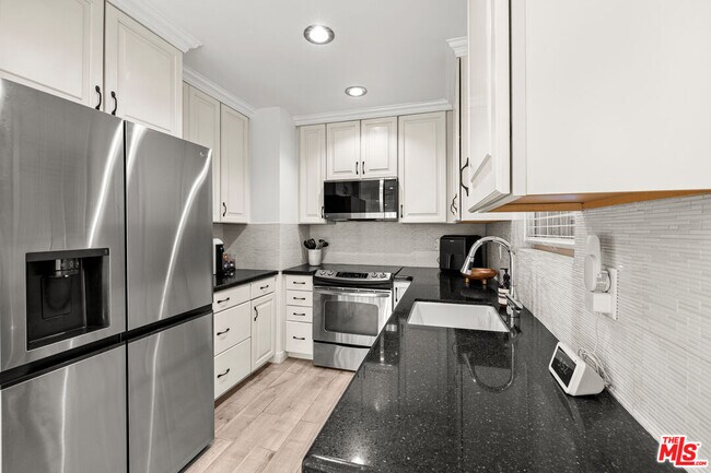 Foto del edificio - 5651 Windsor Way