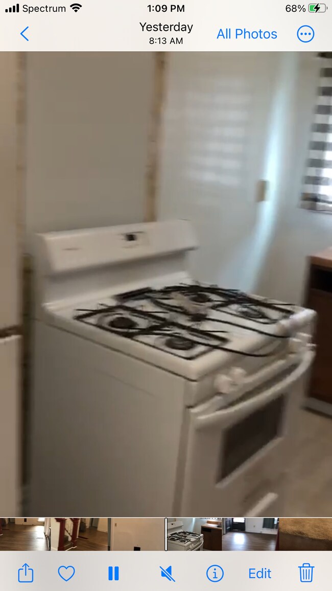 stove - 540 S 17th St