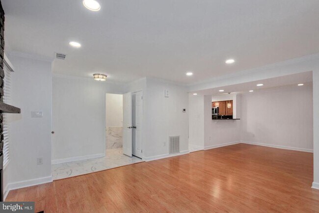 Foto del edificio - 5801 Linden Square Ct