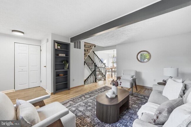 Foto del edificio - 7619 Nutwood Ct