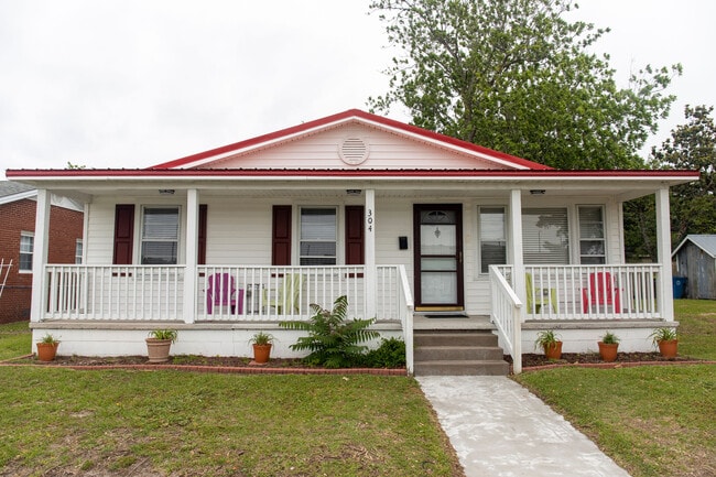 Building Photo - 304 N 11th St