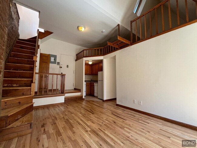 Building Photo - 317 W 107th St