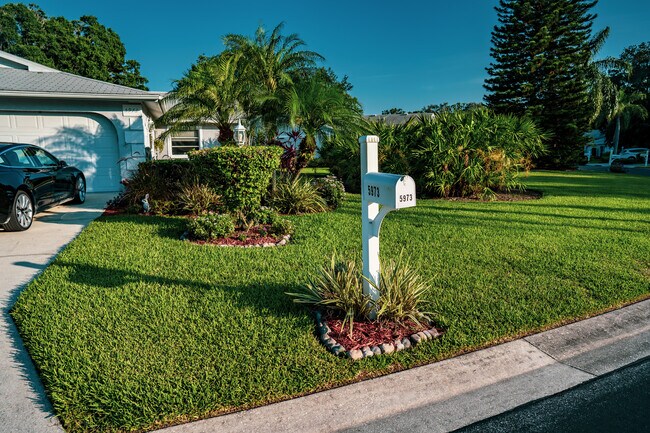 Side View - 5973 Bonaventure Pl
