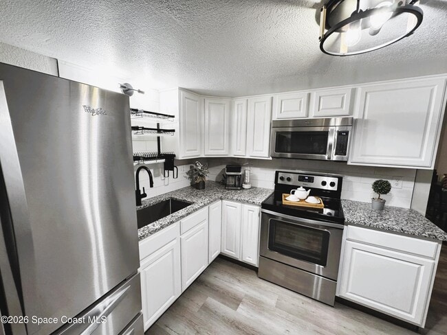 Foto del edificio - 2443 Kathi Kim St