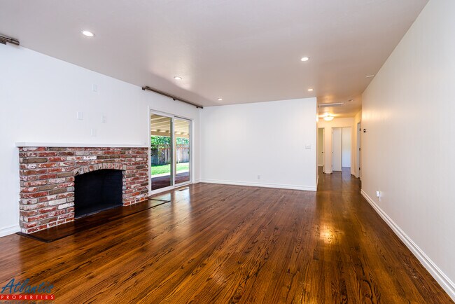Foto del edificio - 644 Mills Ave