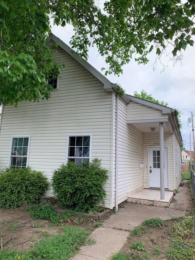 Foto principal - 210 E Maryland St