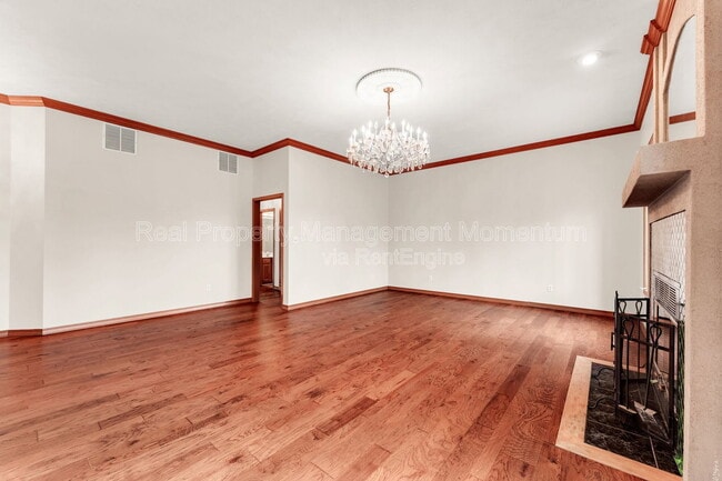 Building Photo - 271 Loganberry Rd