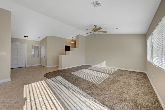 Foto del edificio - GREAT ONE STORY SINGLE FAMILY HOME IN CUTE...