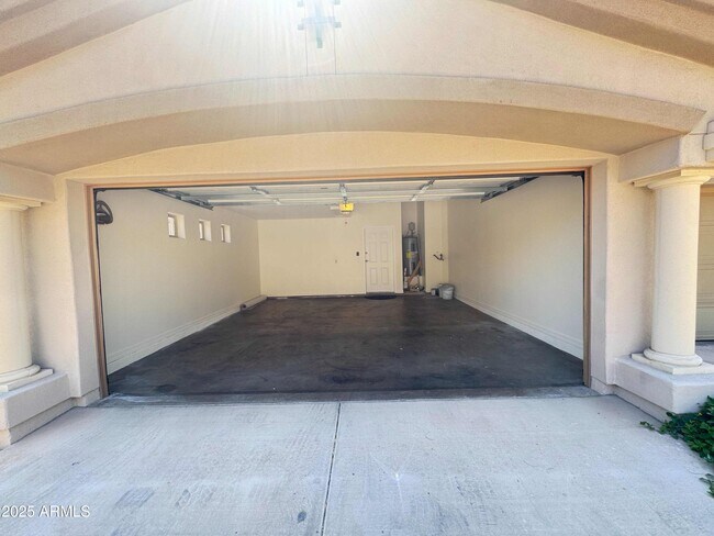 Building Photo - 11000 N 77th Pl